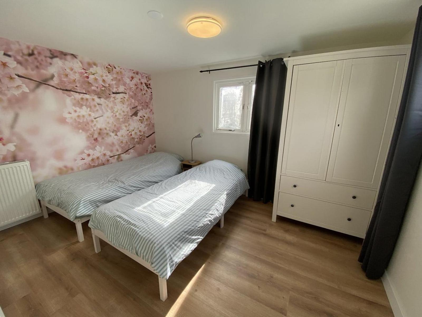 Veluwe Vakanties: Chalet Retreat with Private Sauna in National Park Putten Exterior photo