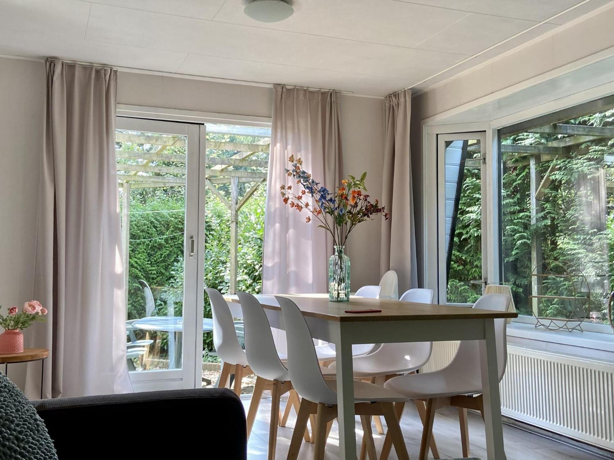 Veluwe Vakanties: Chalet Retreat with Private Sauna in National Park Putten Exterior photo