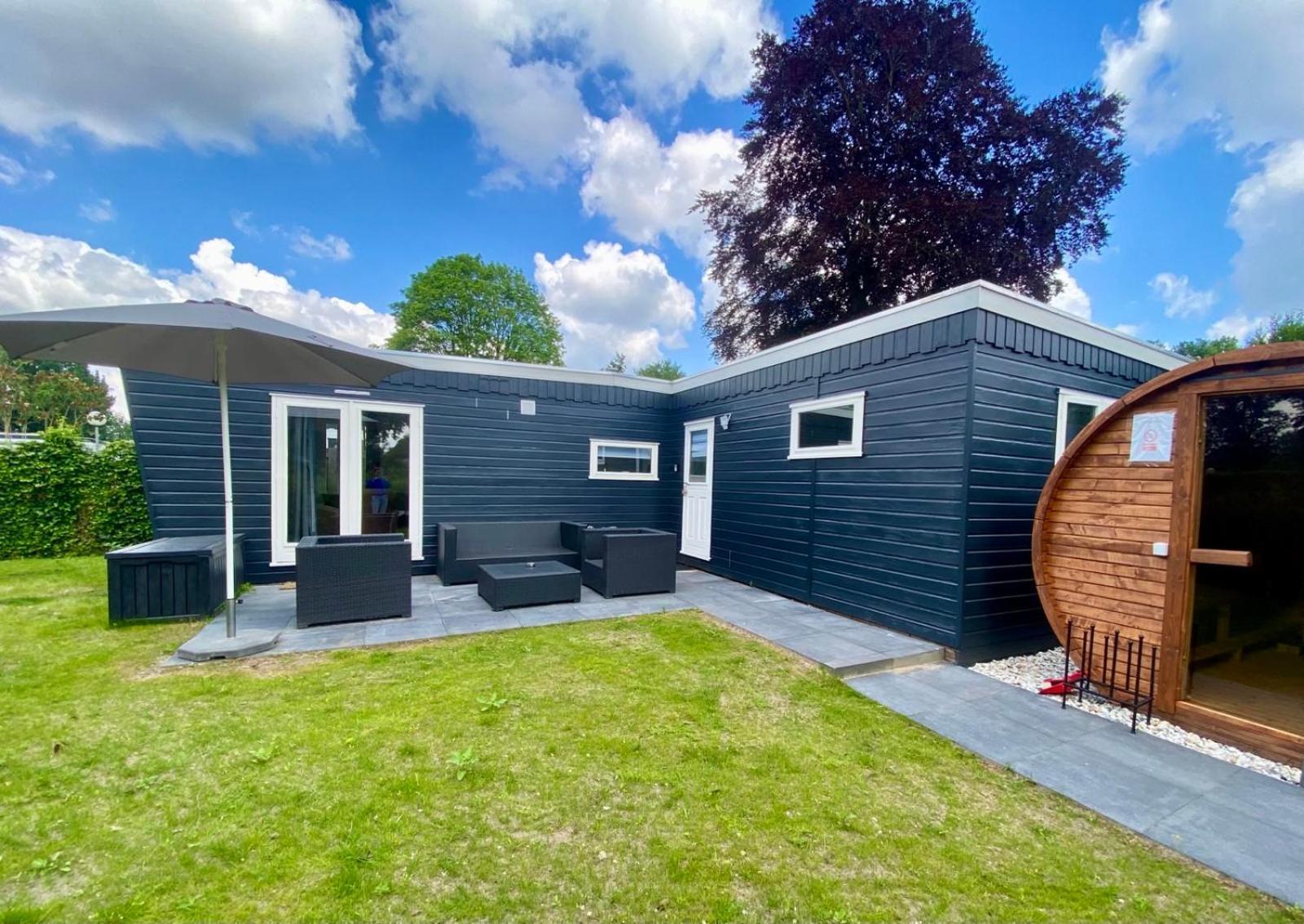 Veluwe Vakanties: Chalet Retreat with Private Sauna in National Park Putten Exterior photo