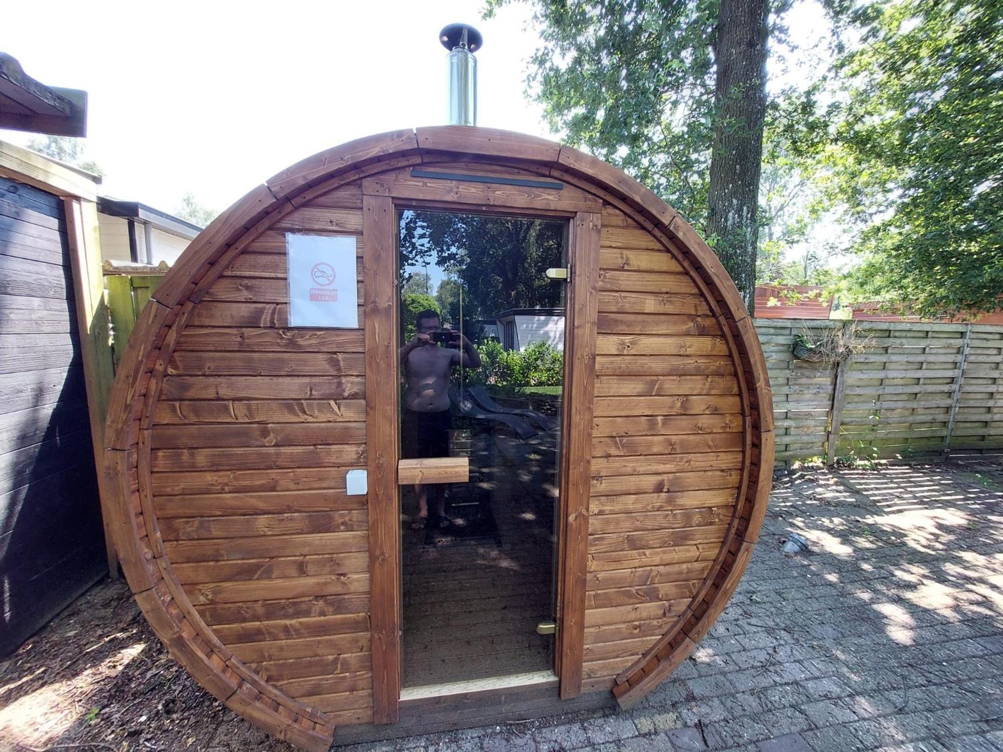 Veluwe Vakanties: Chalet Retreat with Private Sauna in National Park Putten Exterior photo